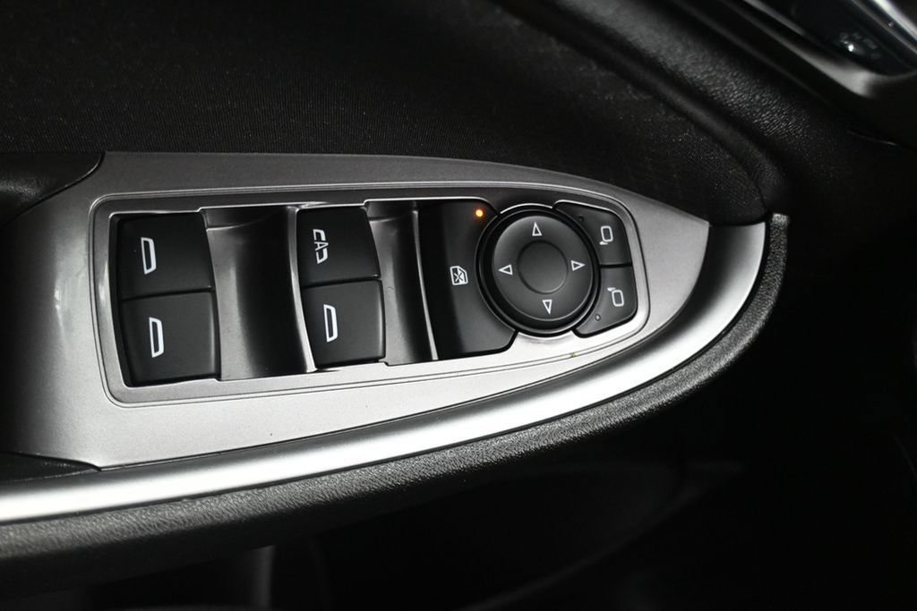 Used 2023 Chevrolet Malibu LT FWD image 22