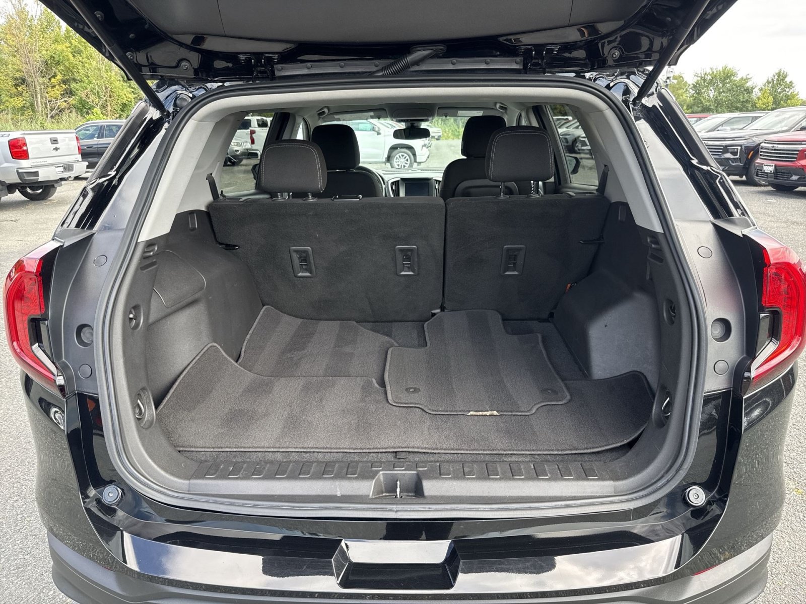 Used 2022 GMC Terrain SLE FWD image 26