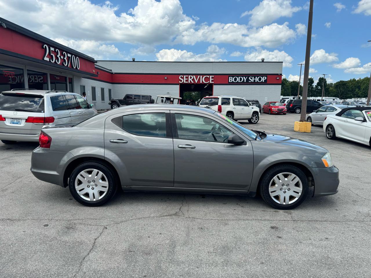Used 2012 Dodge Avenger SE FWD image 2