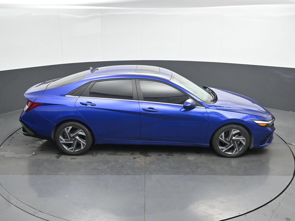Used 2025 Hyundai Elantra SEL FWD image 30