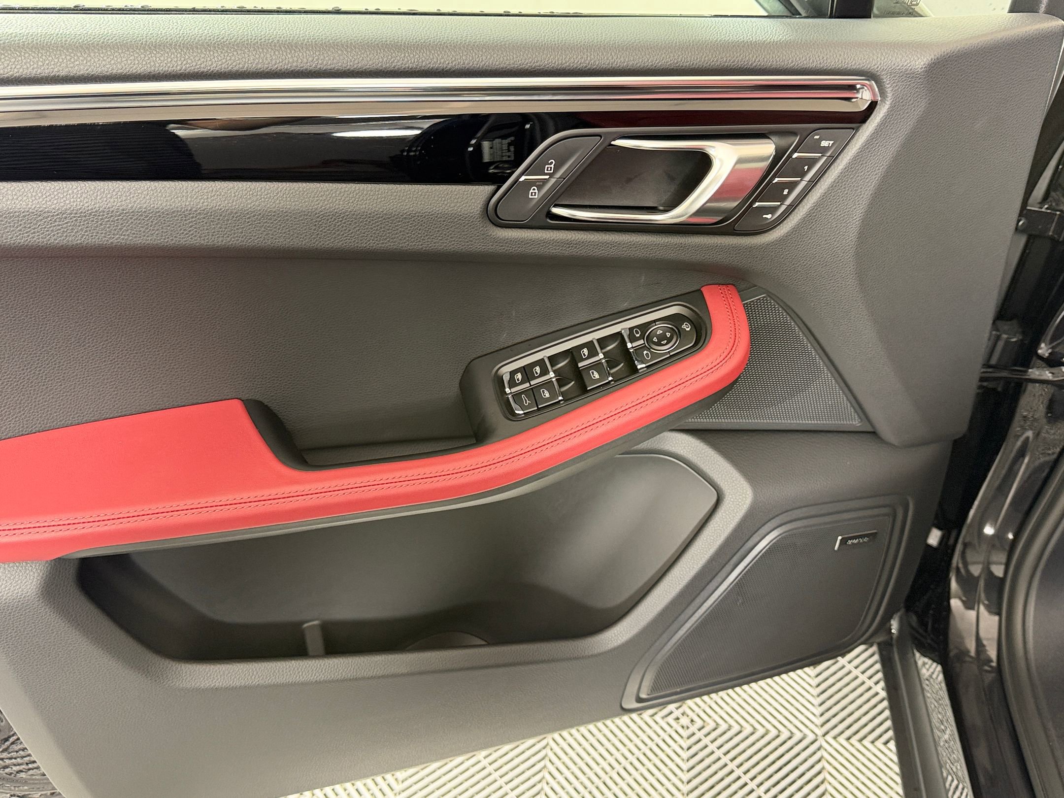 New 2026 Porsche Macan Turbo AWD/4WD image 16
