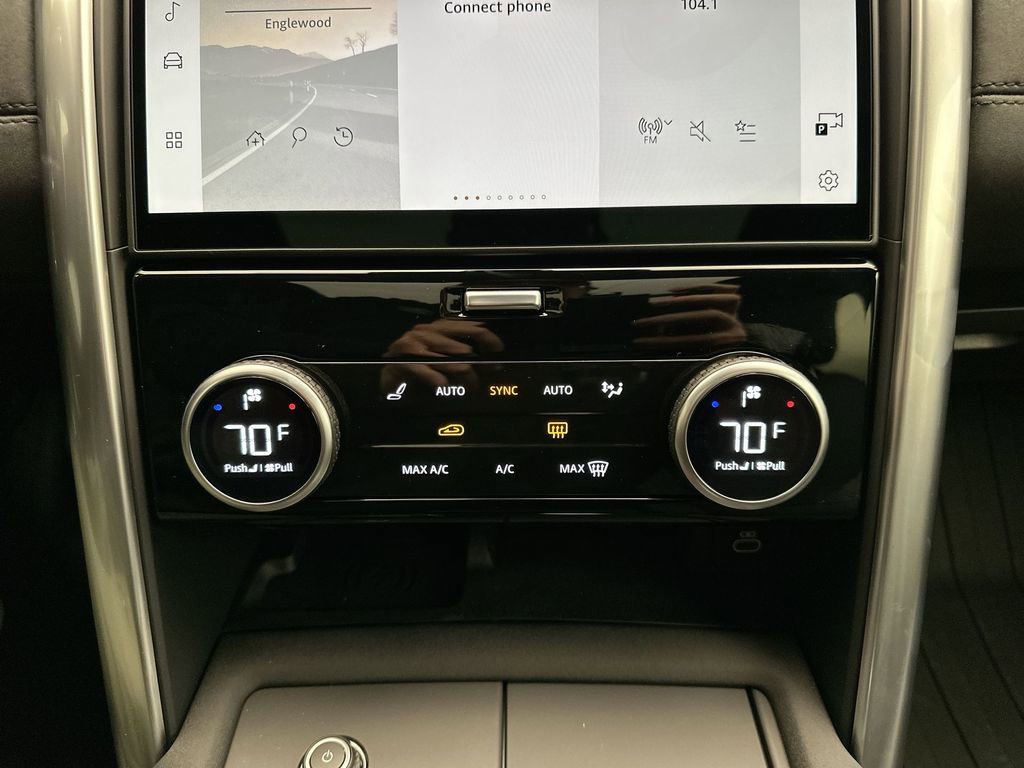 Used 2025 Land Rover Discovery S image 10