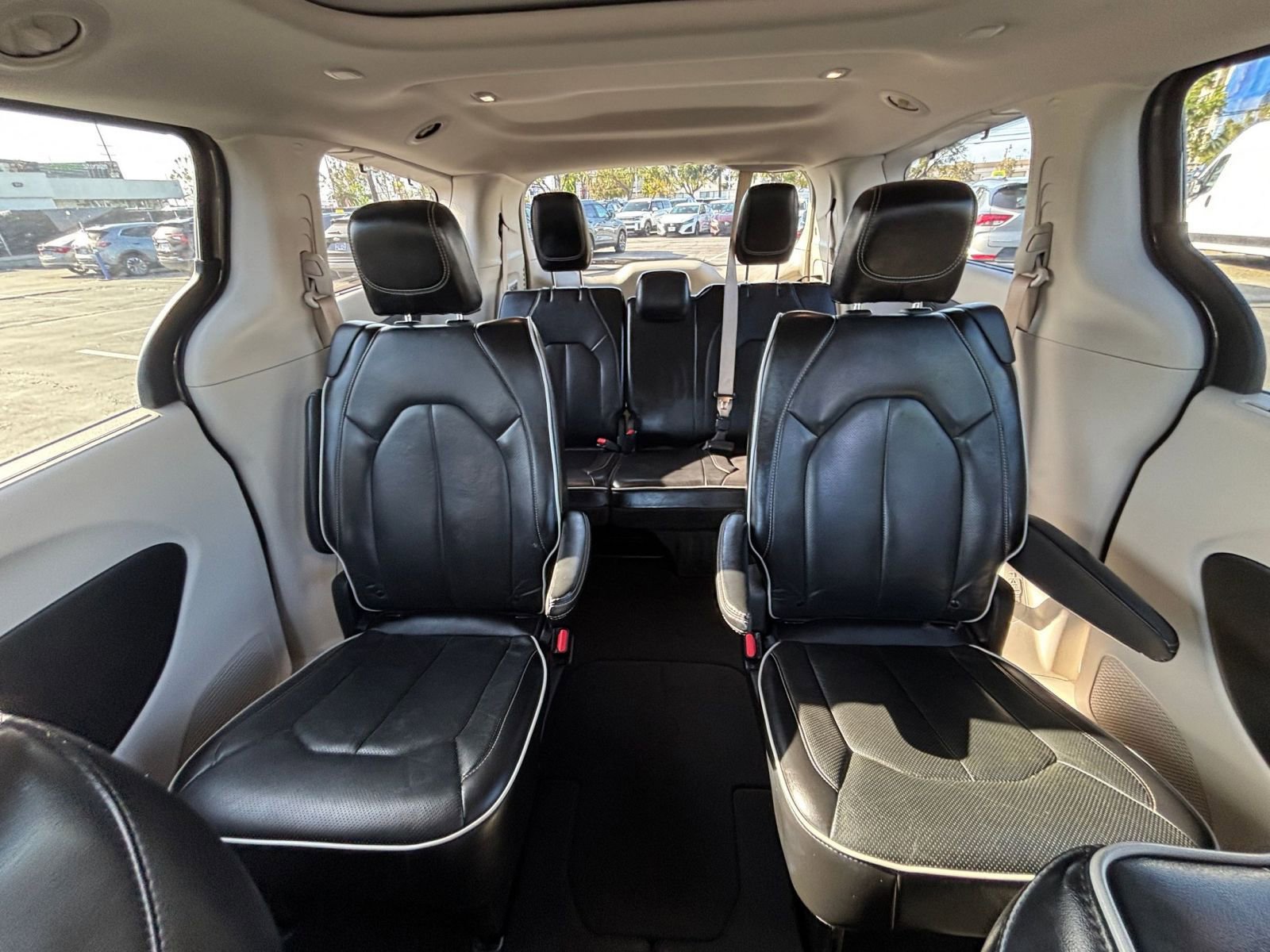 Used 2022 Chrysler Pacifica Limited FWD image 41