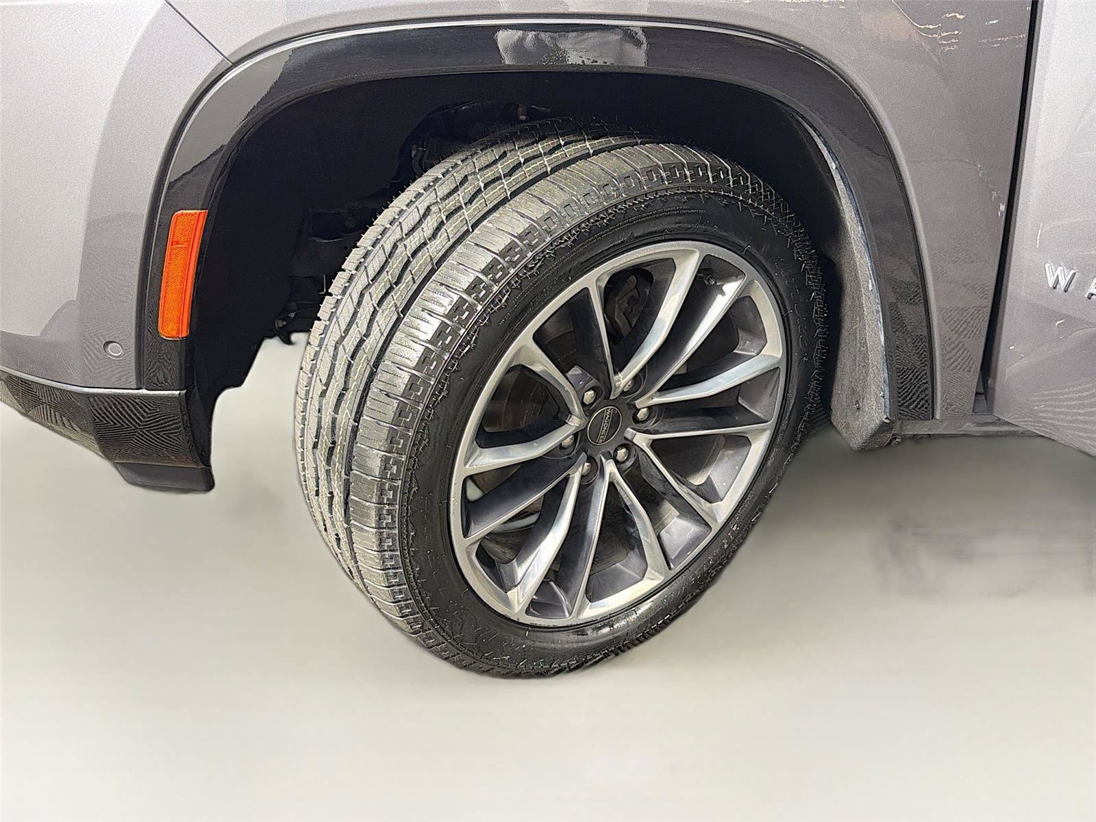 Used 2024 Jeep Wagoneer Series III w/ Premium Group I AWD/4WD image 38