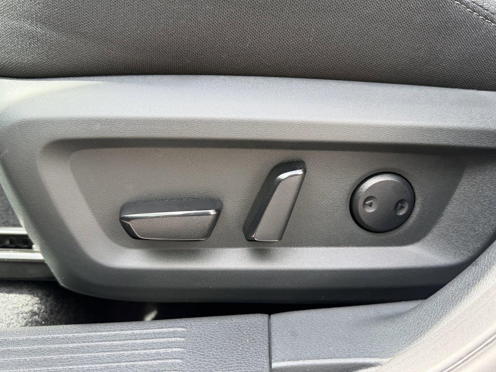 New 2026 Nissan Rogue SV FWD image 17
