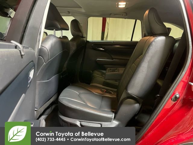 Used 2020 Toyota Highlander XLE image 23