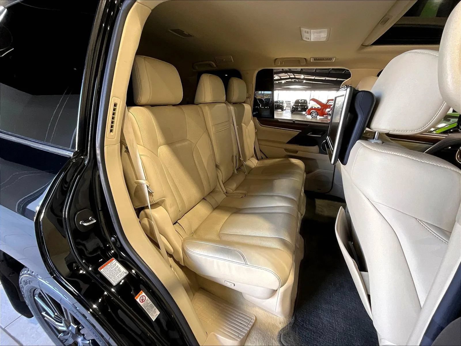 Used 2017 Lexus LX 570 4WD w/ Luxury Package image 16