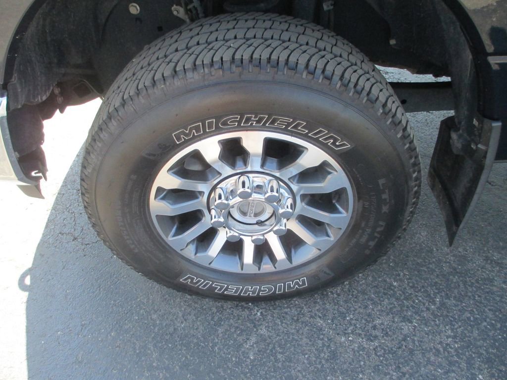 Used 2022 Ford F250 Lariat w/ Lariat Ultimate Package AWD/4WD image 14