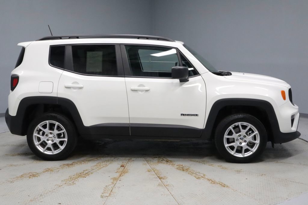 Used 2023 Jeep Renegade Latitude w/ Sun & Fun Group image 11