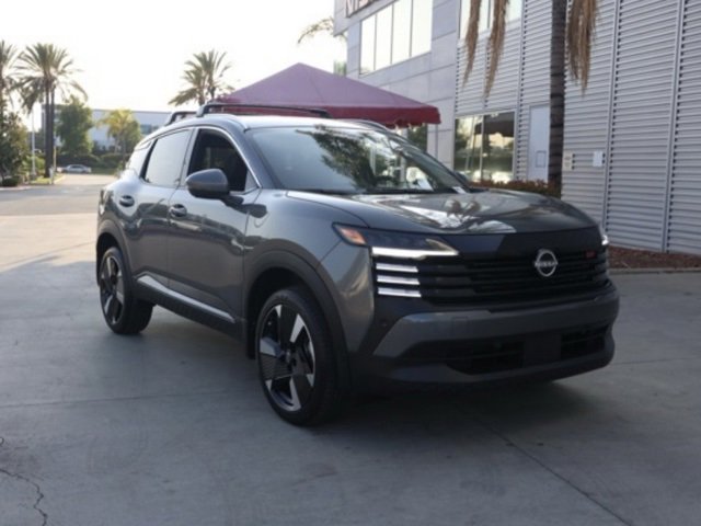 New 2025 Nissan Kicks SR image 2