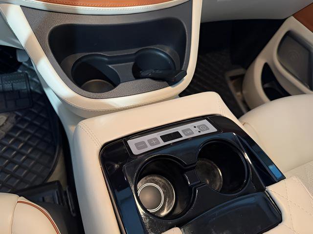 Used 2020 Mercedes-Benz Metris Passenger image 19