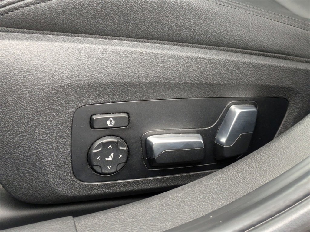 Used 2019 BMW 330i xDrive Sedan w/ Convenience Package image 16