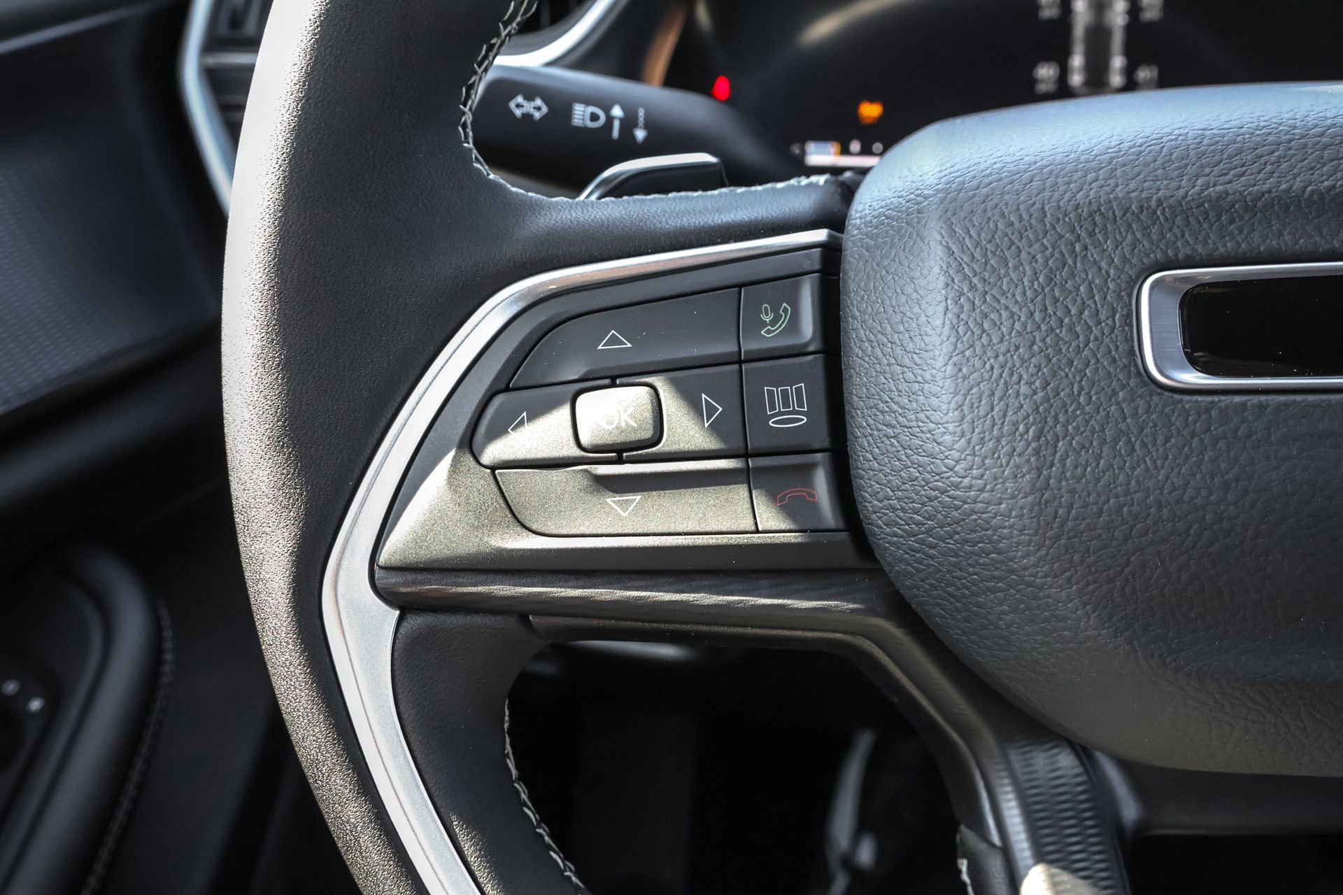 New 2025 Jeep Grand Cherokee Altitude image 25