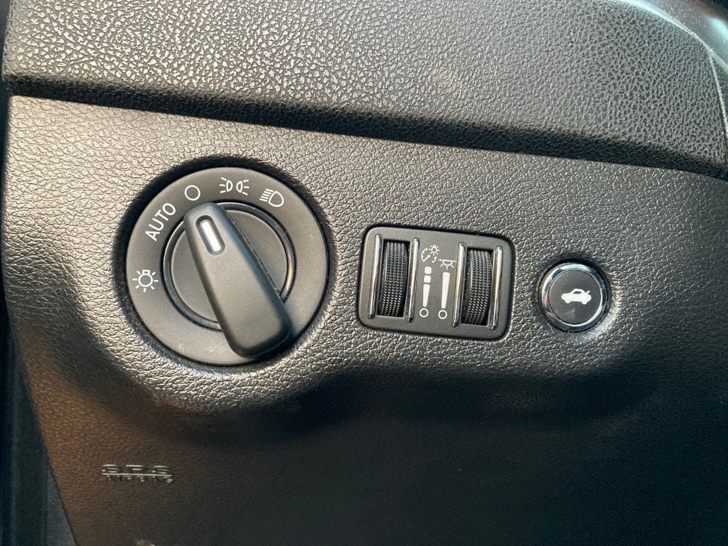 Used 2021 Dodge Charger SXT w/ Leather Interior Group RWD image 11