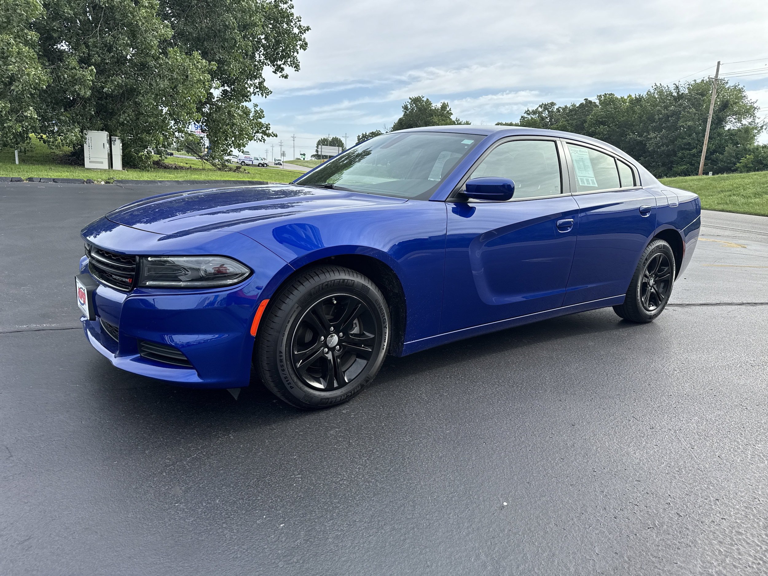 Used 2022 Dodge Charger SXT RWD image 2