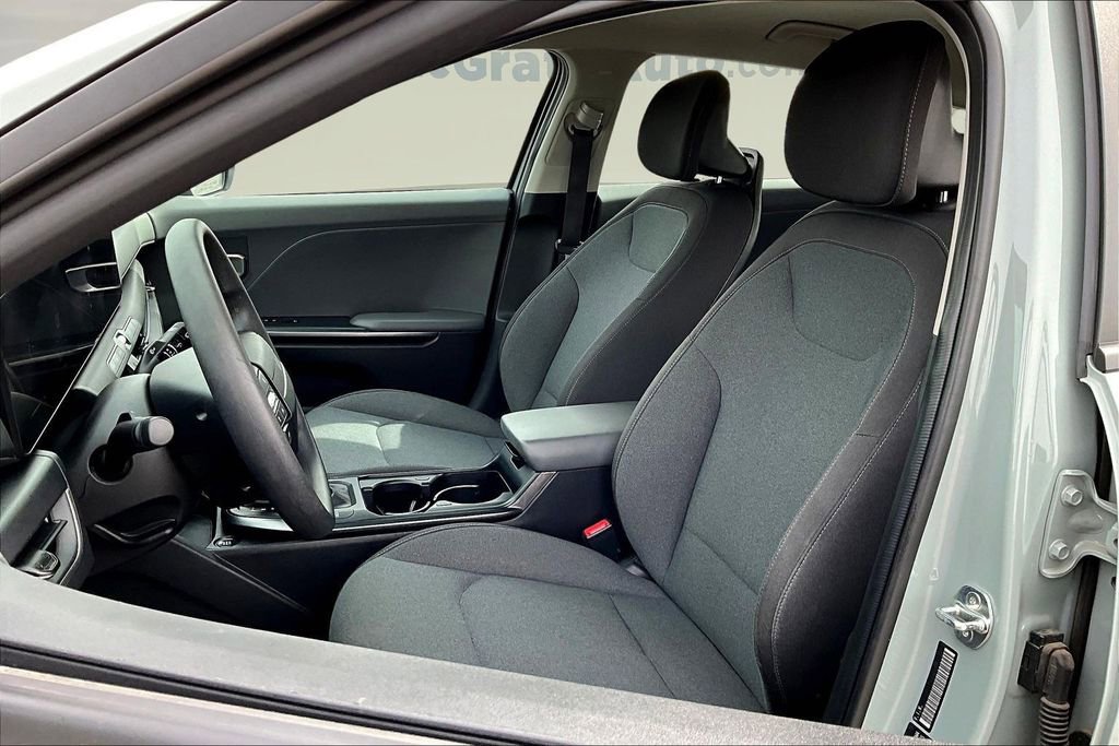 Used 2025 Kia K4 LXS image 18