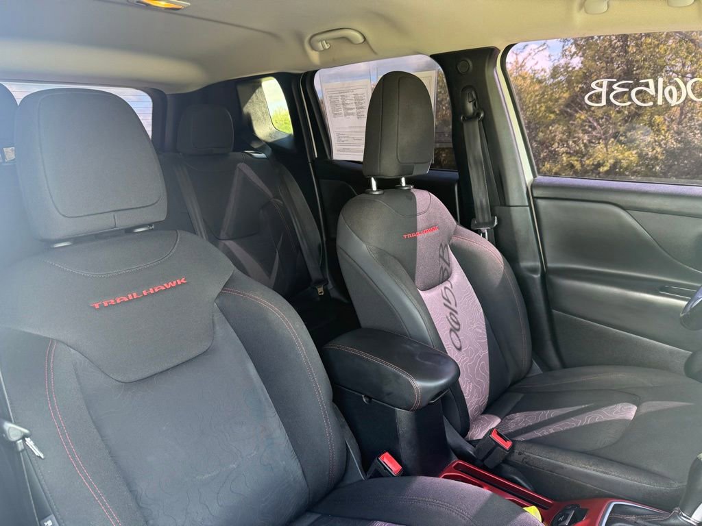 Used 2019 Jeep Renegade Trailhawk w/ Cold Weather Group II AWD/4WD image 21