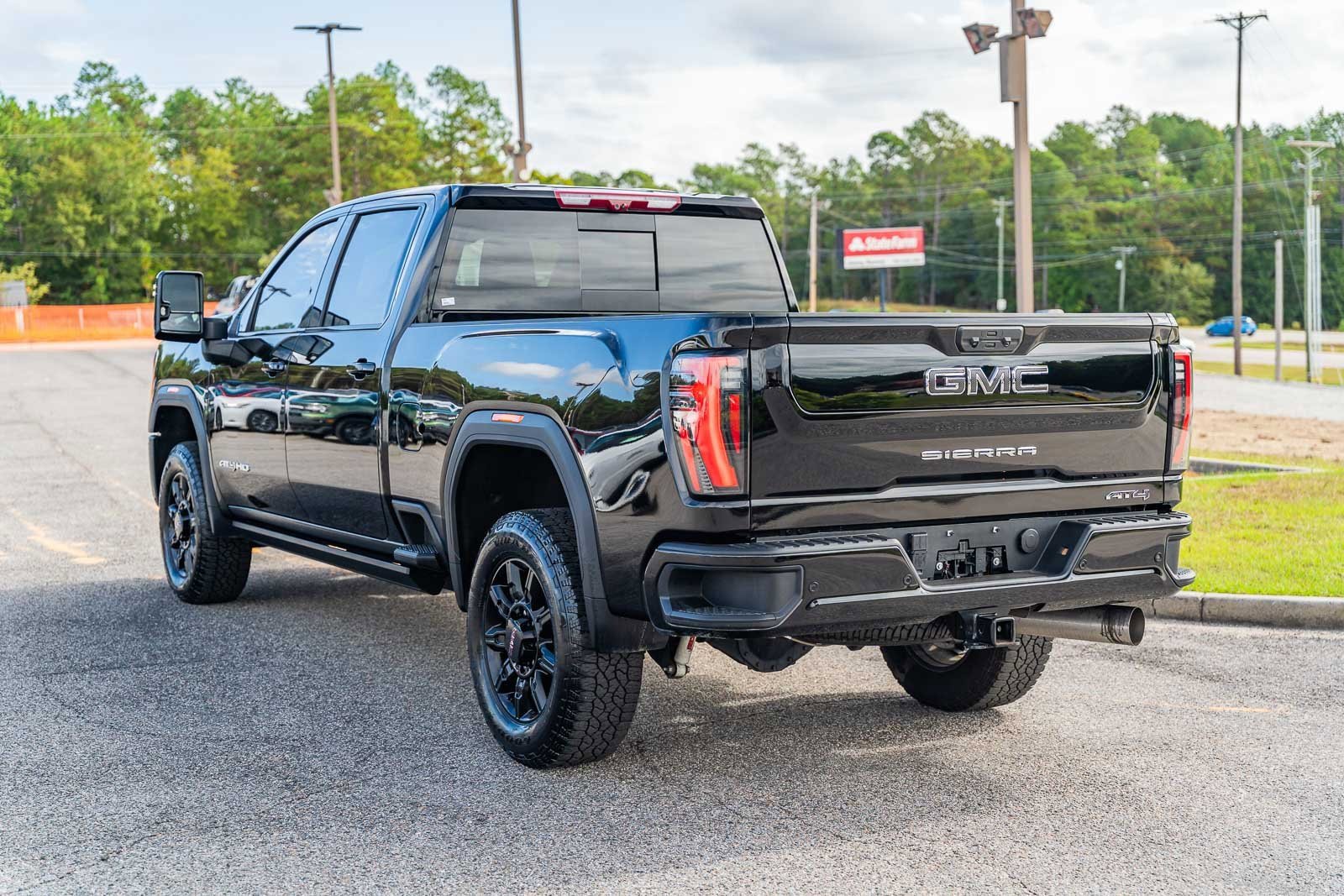 Used 2025 GMC Sierra 2500 AT4 w/ AT4 Premium Plus Package image 5
