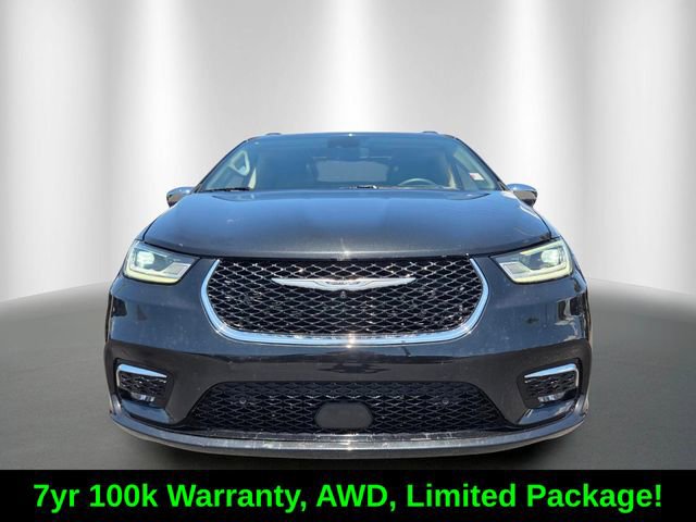 Used 2022 Chrysler Pacifica Limited w/ Uconnect Theater Family Group AWD/4WD image 2
