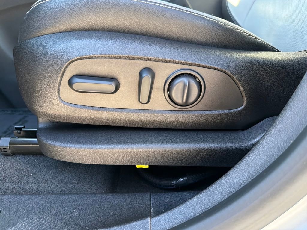 Used 2018 Chevrolet Equinox Premier image 15