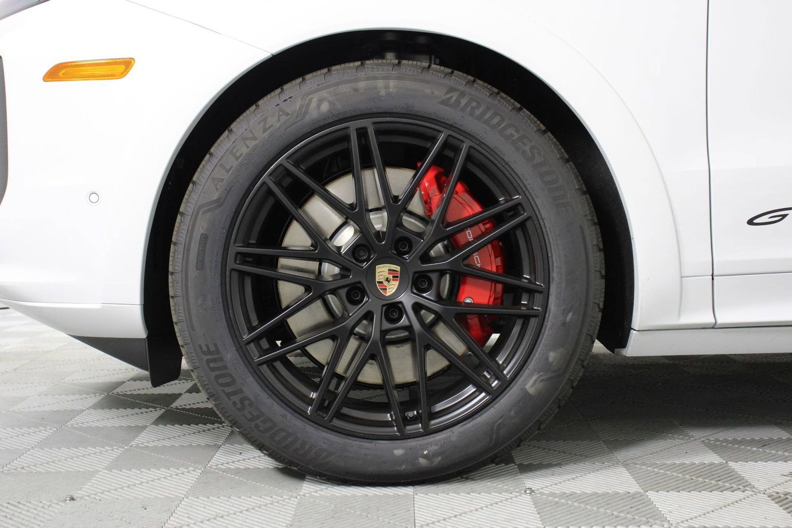 New 2026 Porsche Cayenne GTS image 17