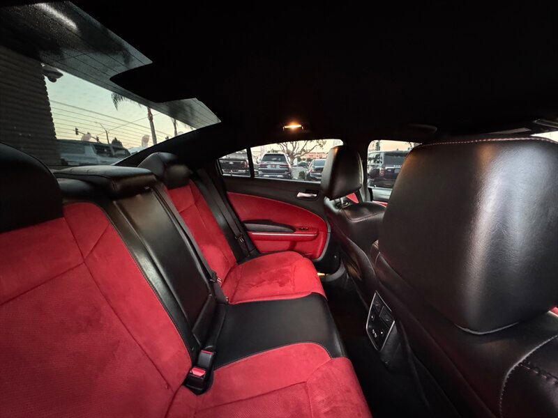 Used 2019 Dodge Charger Scat Pack w/ Dynamics Package RWD image 38