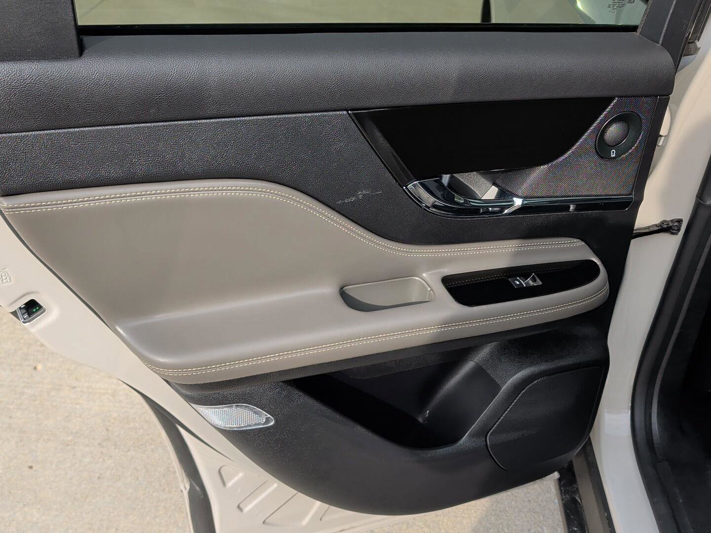 Used 2023 Lincoln Corsair Reserve w/ Equipment Group 202A image 24