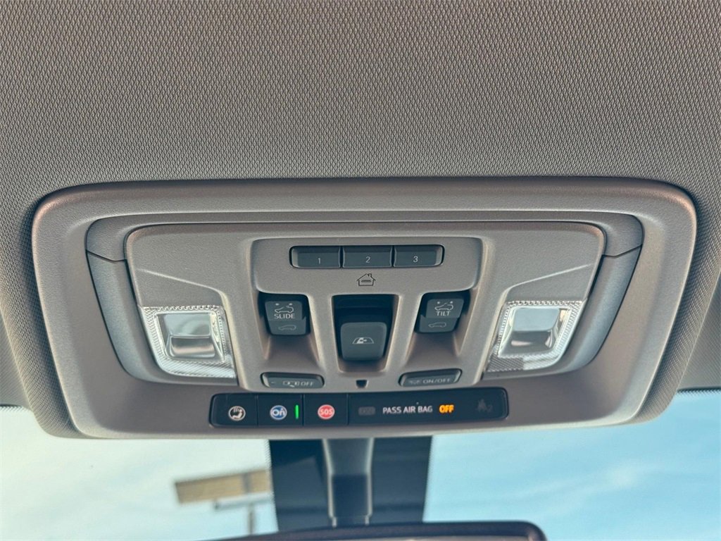 Used 2023 GMC Sierra 3500 SLT w/ SLT Premium Package image 18