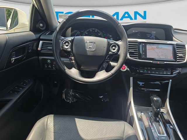 Used 2017 Honda Accord Touring image 21