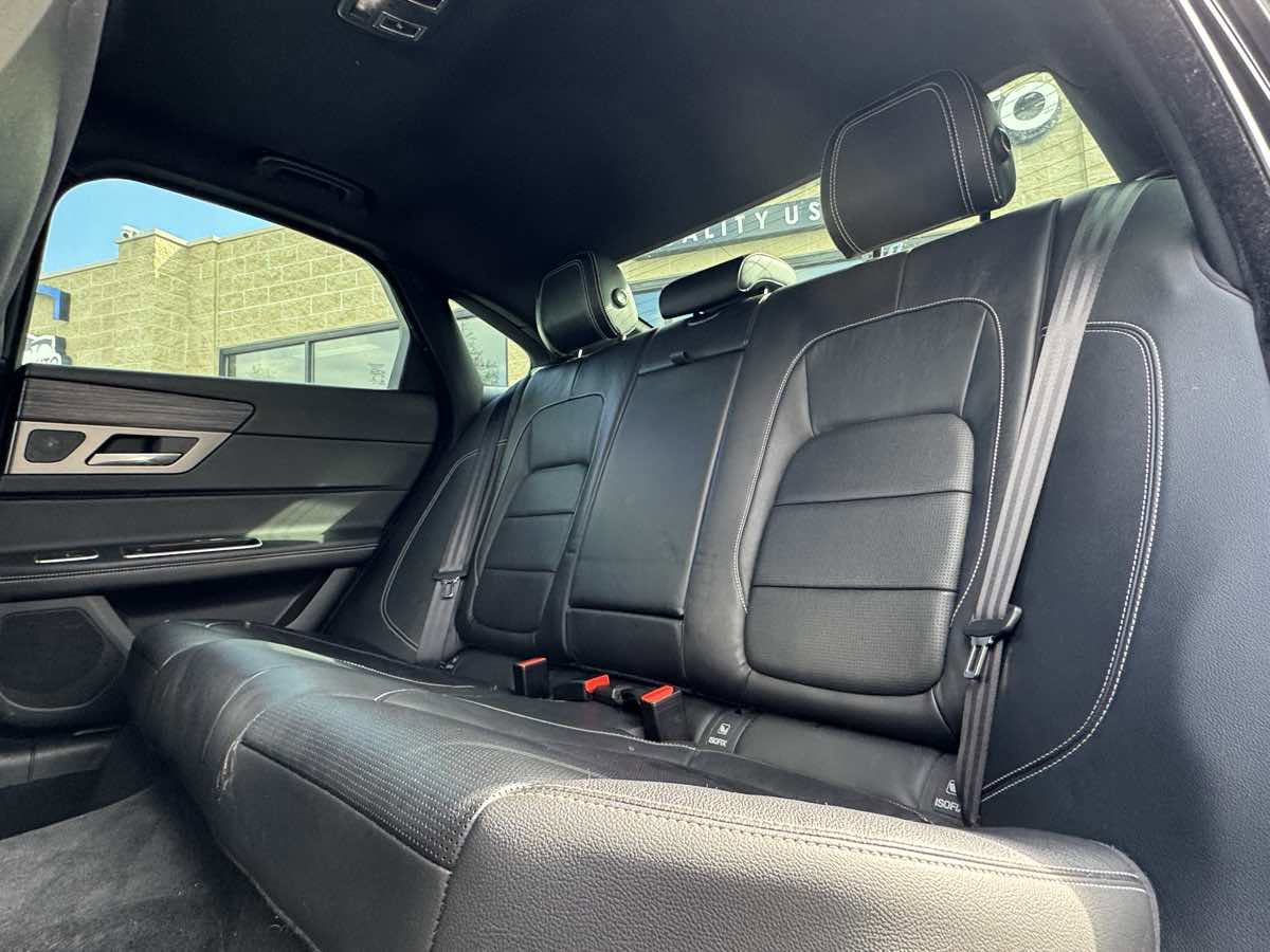 Used 2016 Jaguar XF S image 44