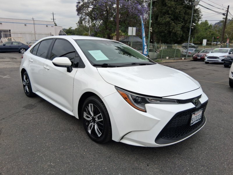 Used 2021 Toyota Corolla LE FWD image 1
