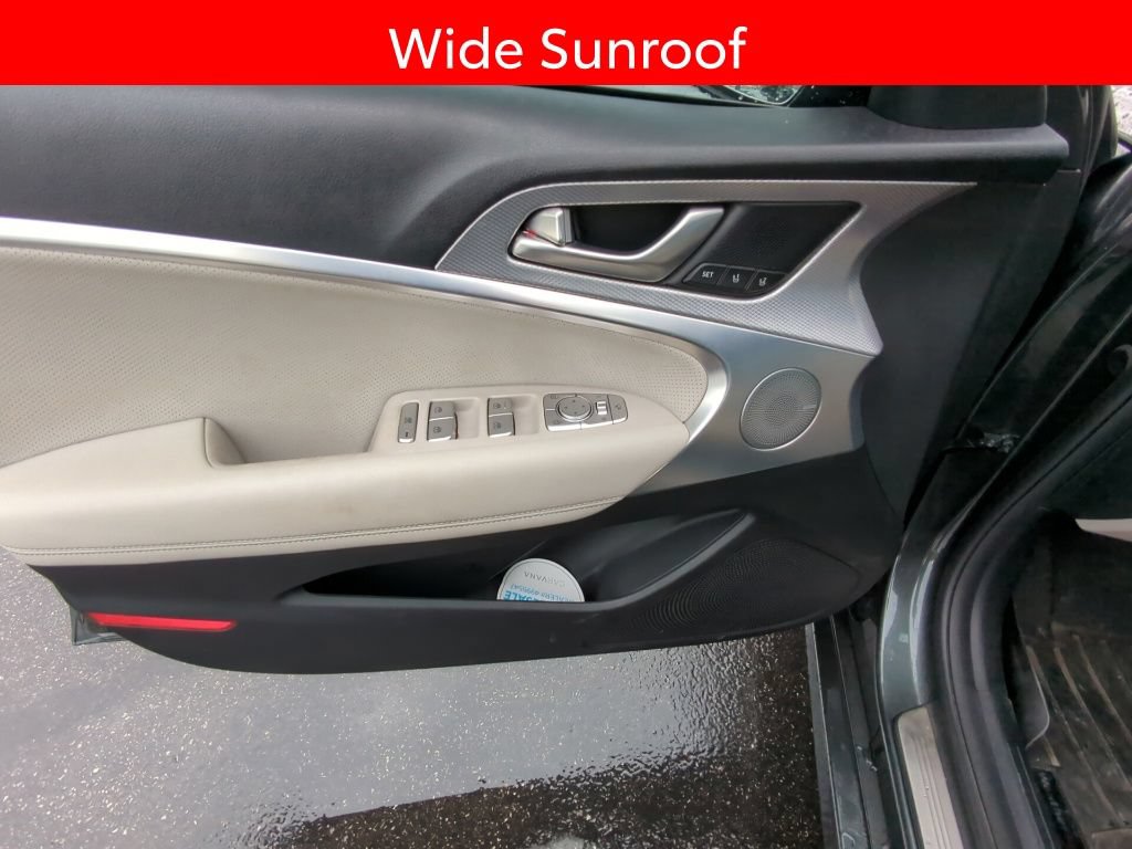 Used 2022 Genesis G70 2.0T w/ Prestige Package RWD image 8