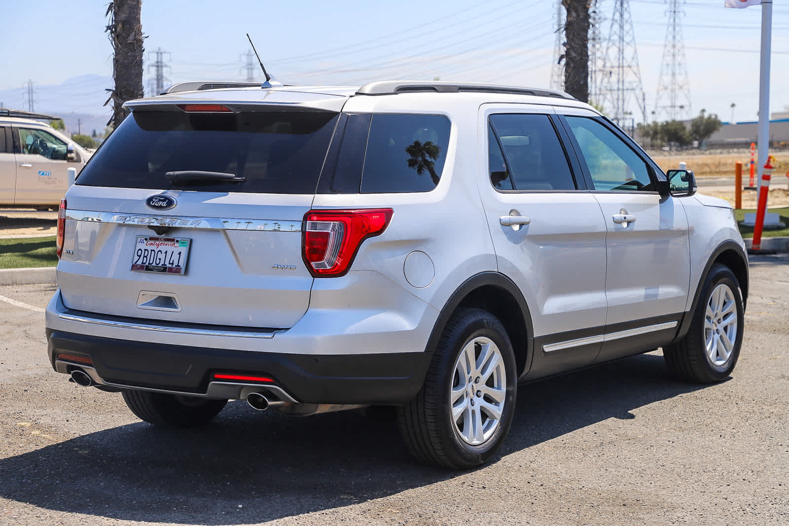 Used 2018 Ford Explorer XLT w/ Equipment Group 201A AWD/4WD image 7