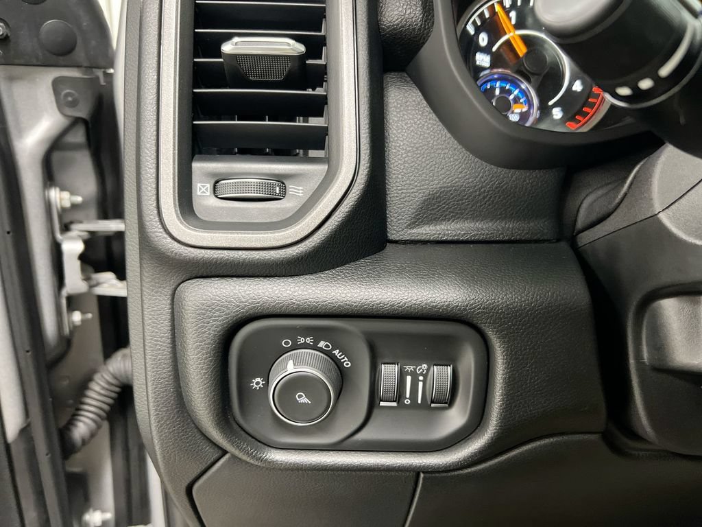 Used 2020 RAM 3500 Tradesman w/ Chrome Appearance Group AWD/4WD image 18