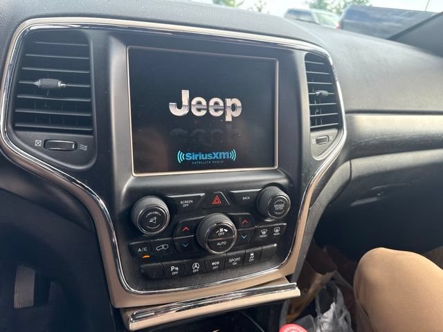 Used 2017 Jeep Grand Cherokee Laredo w/ Quick Order Package 23E AWD/4WD image 13