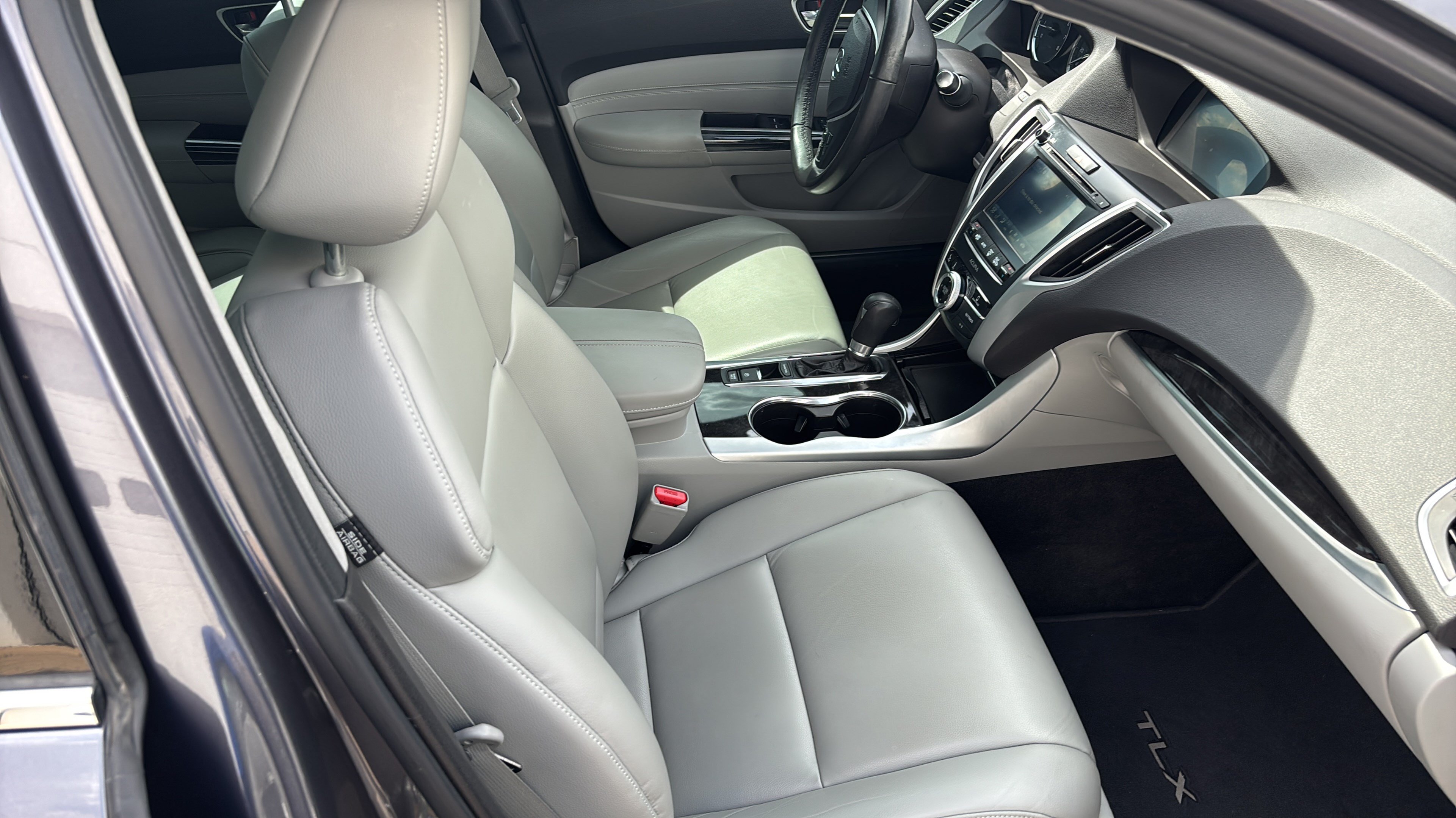 Used 2018 Acura TLX FWD image 19