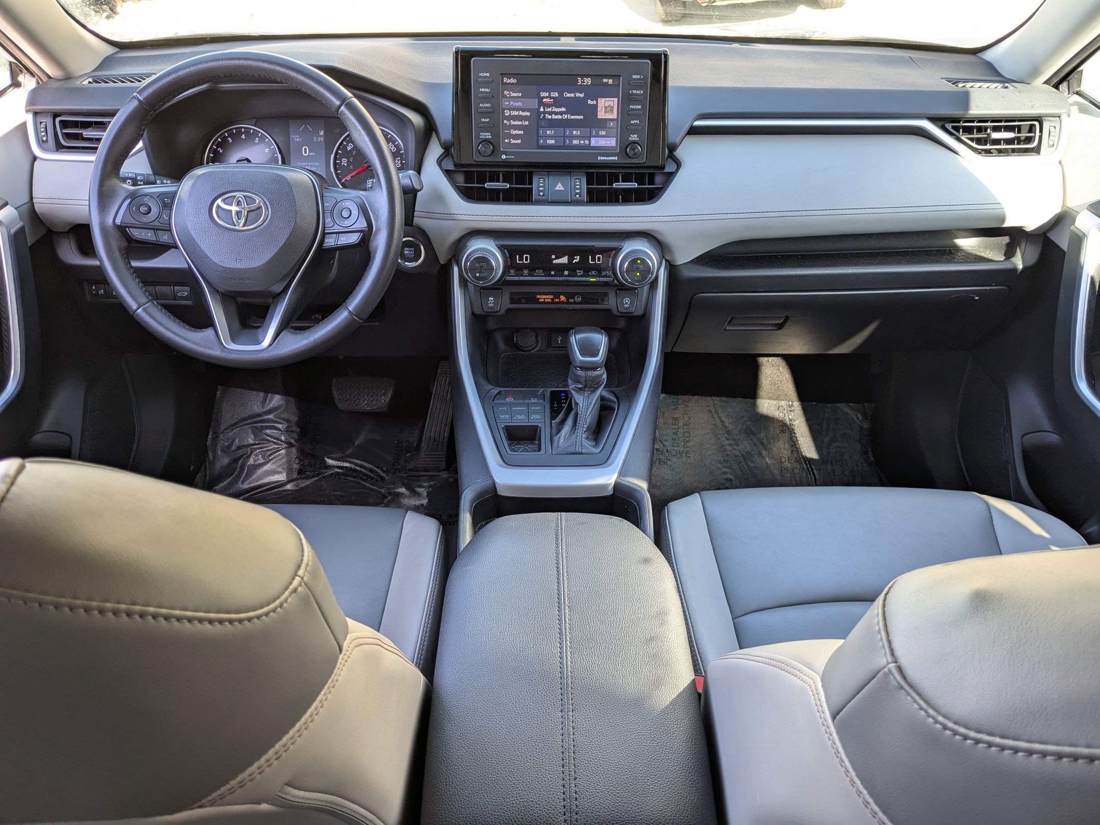 Used 2021 Toyota RAV4 XLE Premium image 33