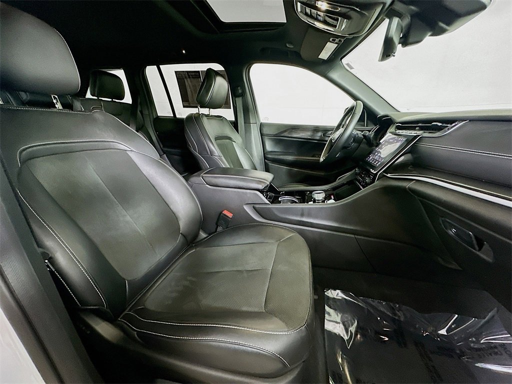 Used 2022 Jeep Grand Cherokee Altitude image 10