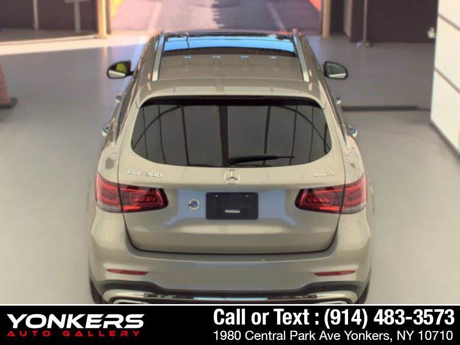 Used 2022 Mercedes-Benz GLC 300 4MATIC w/ AMG Line image 5