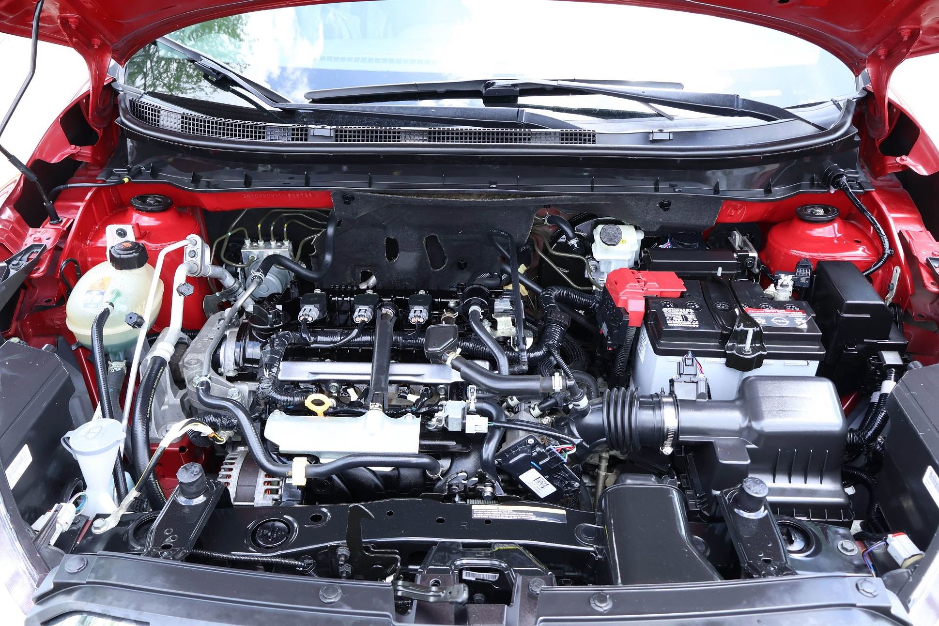 Used 2020 Nissan Kicks SR w/ SR Premium Package image 9