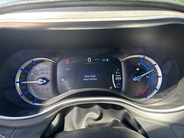 Used 2024 Chrysler Pacifica Premium FWD image 14