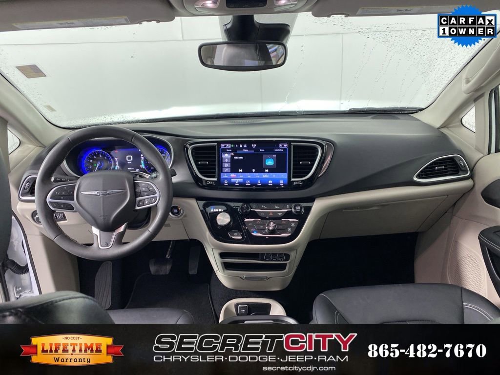 Used 2024 Chrysler Pacifica Touring-L image 27