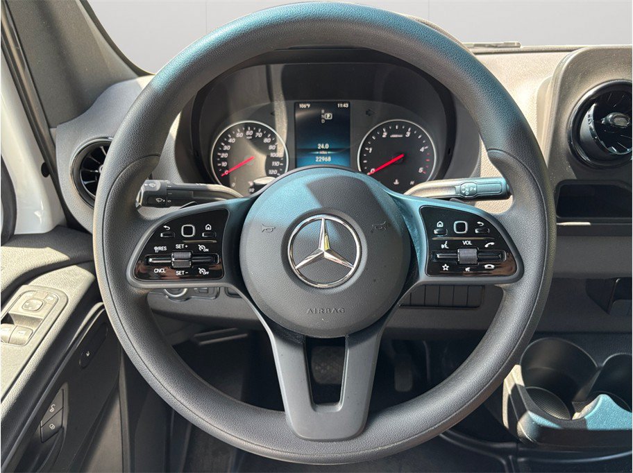 Used 2024 Mercedes-Benz Sprinter 2500 image 25