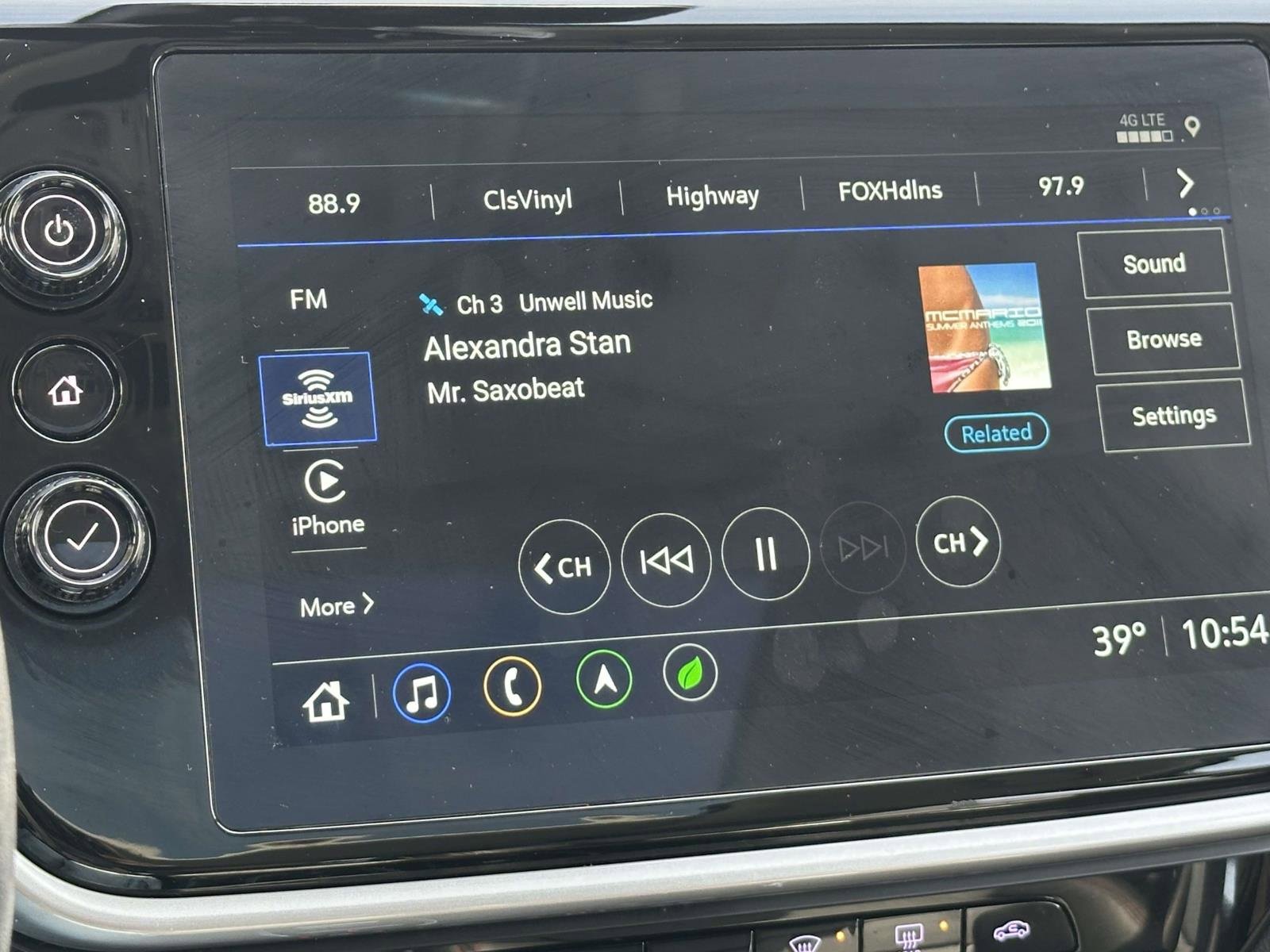 Used 2023 Chevrolet Bolt EUV Premier w/ Sun & Sound Package image 10