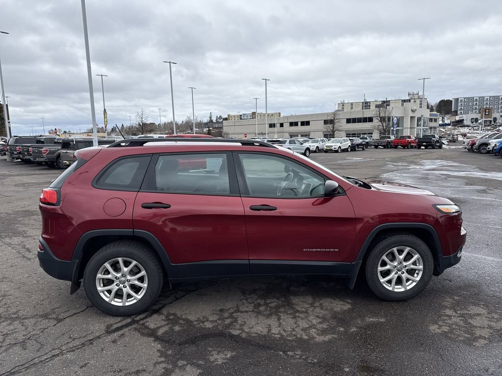 Used 2016 Jeep Cherokee Sport w/ Cold Weather Group AWD/4WD image 5