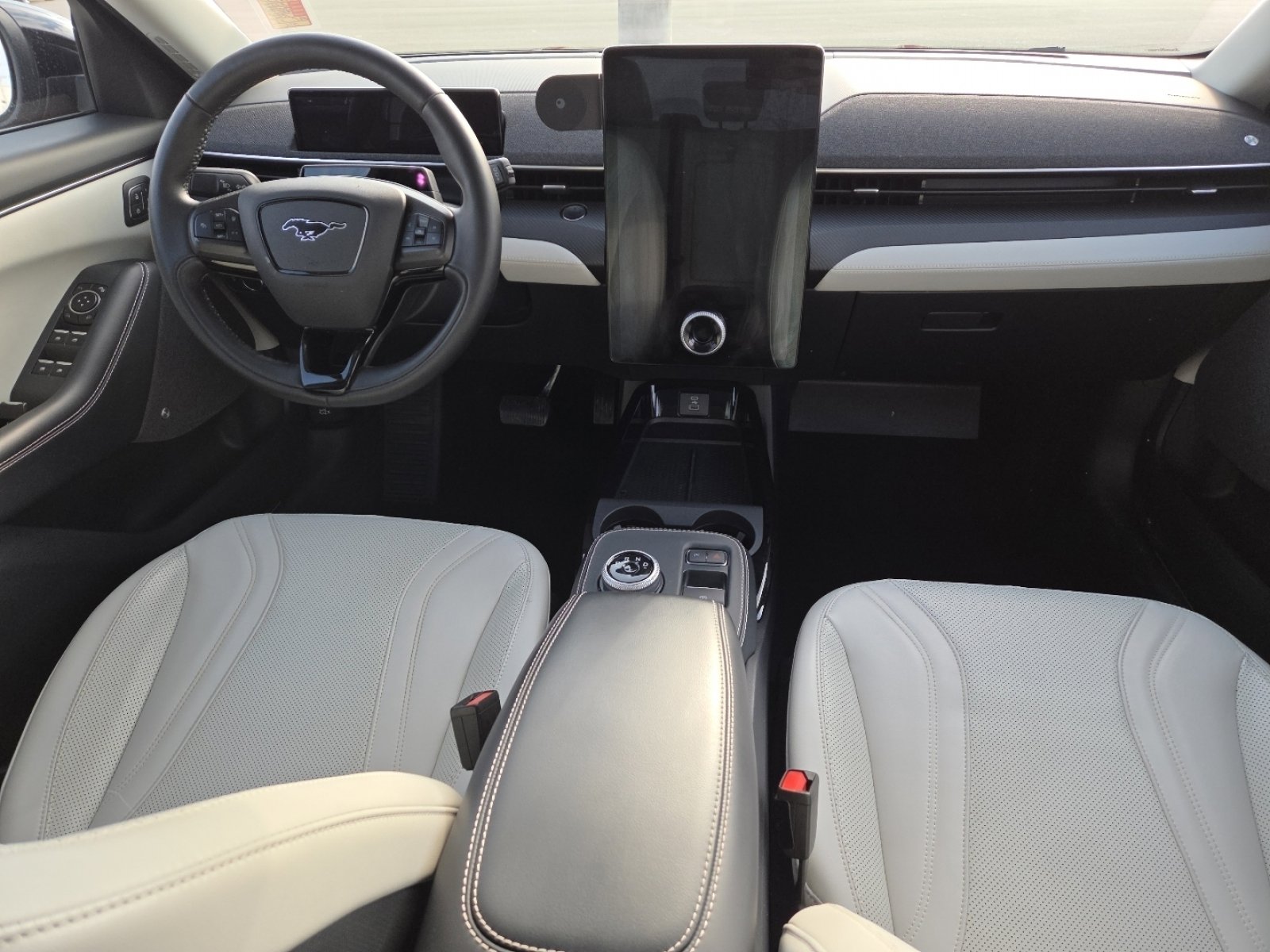 Used 2022 Ford Mustang Mach-E Premium image 25