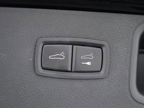 Used 2017 Porsche Macan image 32