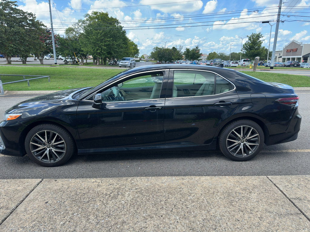 Used 2022 Toyota Camry XLE FWD image 7
