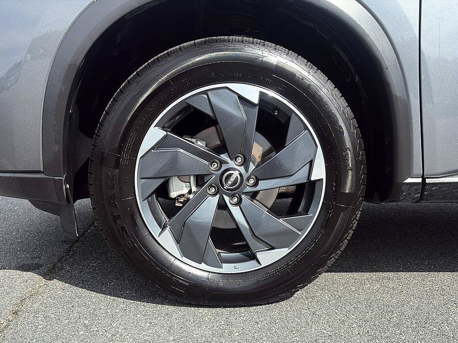 Certified 2025 Nissan Rogue SV AWD/4WD image 9