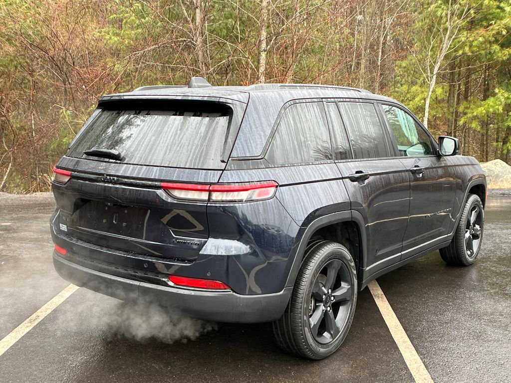 Used 2024 Jeep Grand Cherokee Limited w/ Black Appearance Package image 5